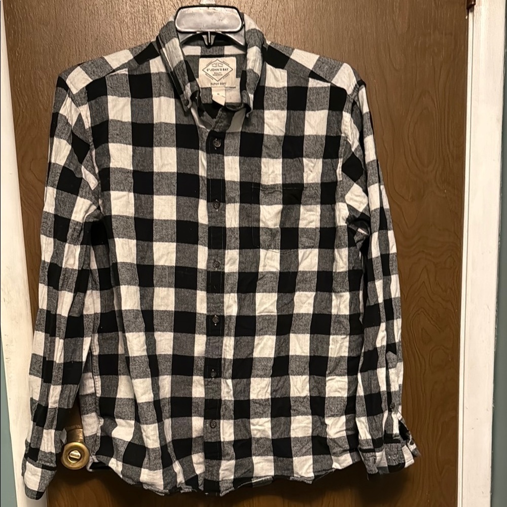 St John’s Bay Black and White Casual Button Down Shirt size XL